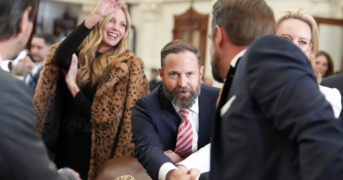 Rep. Dustin Burrows voted Texas House speaker in blow to insurgent GOP movement