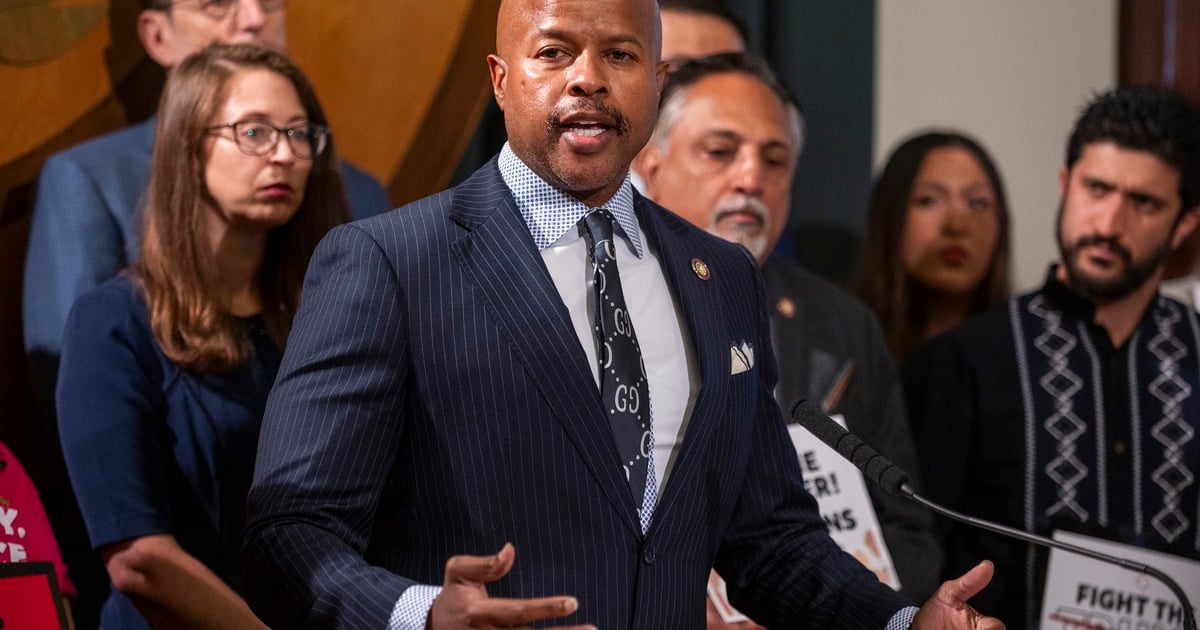 Texas Democrats are fundraising for a possible quorum break