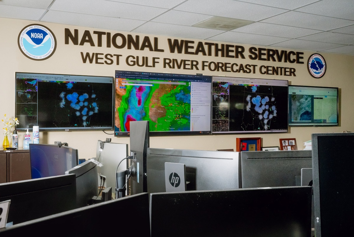 Texas Monthly – Weather warnings gave officials a 3 hour, 21 minute window to save lives in Kerr County. What happened then remains unclear.