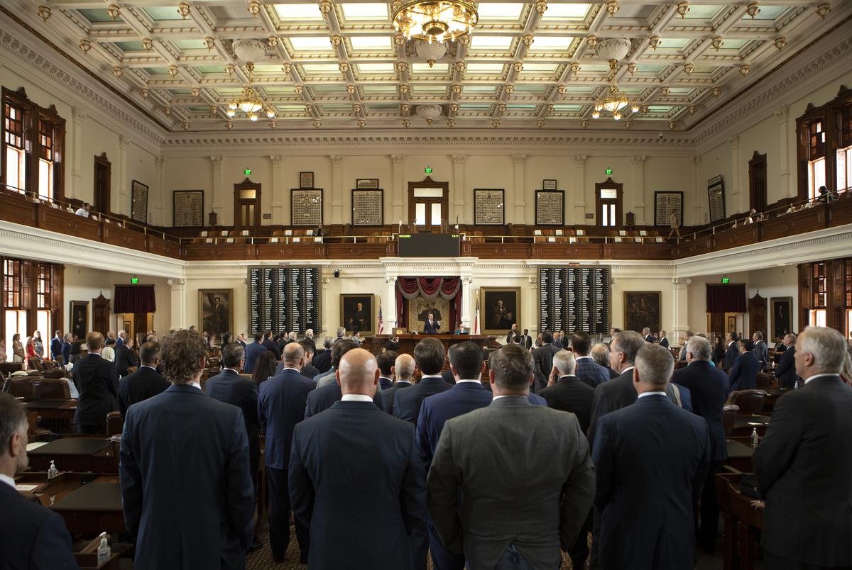 House members praised House Speaker Dade Phelan on Sine Die. May 31, 2021.