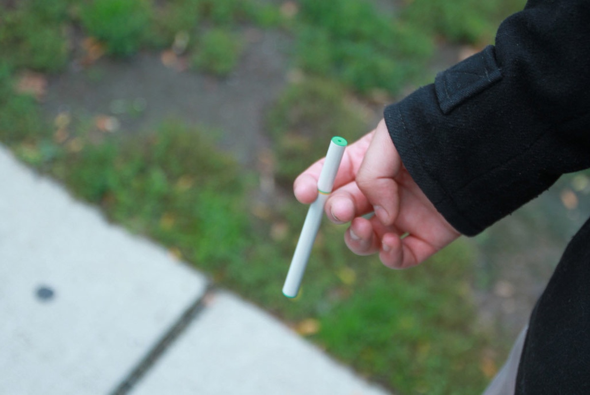 Sheriffs Weigh Selling ECigarettes to Inmates The Texas Tribune