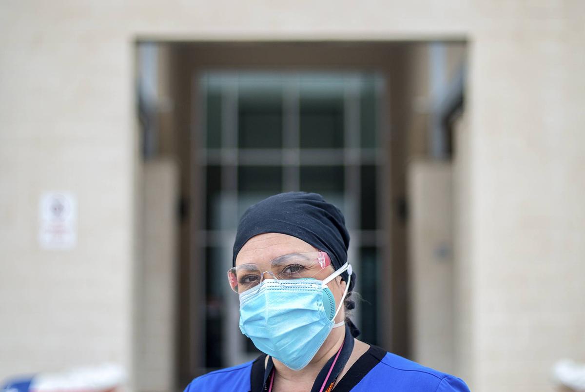 Marisa Thomison  in front of Veterans' Hill Elementary School in Round Rock on March 12, 2021.
