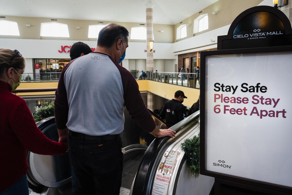 Christmas shoppers descend an escalator at the Cielo Vista Mall in El Paso on Dec. 23, 2021.