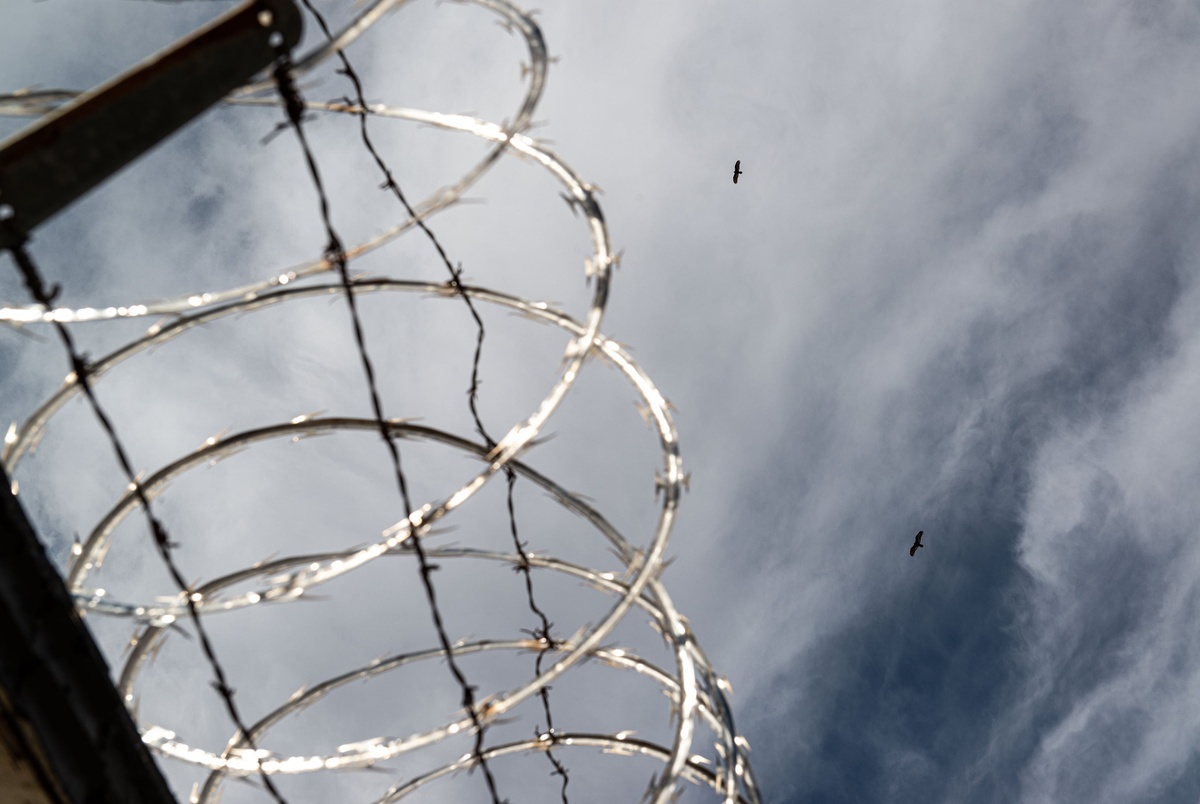 Texas Monthly – Bill requiring air conditioning in all Texas prisons wins preliminary House approval