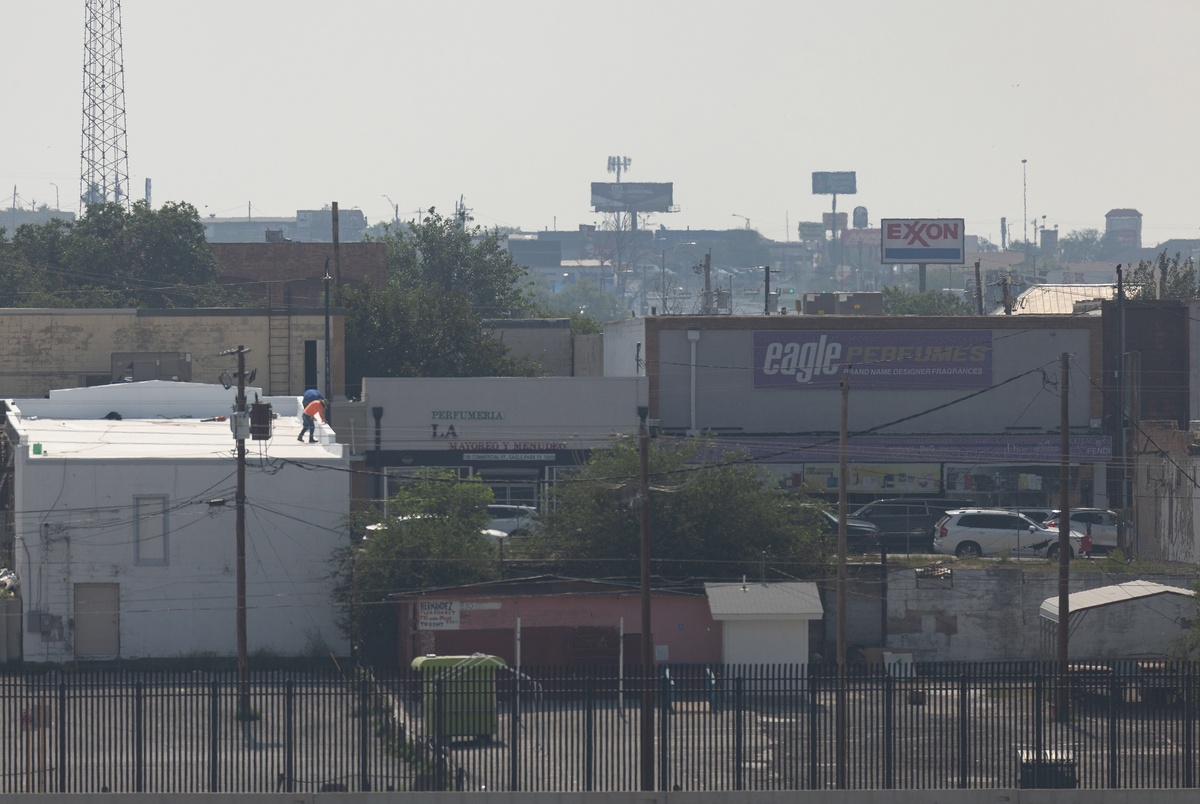 Texas Monthly – Former Eagle Pass detective sentenced to 10 years in prison for running migrant stash houses