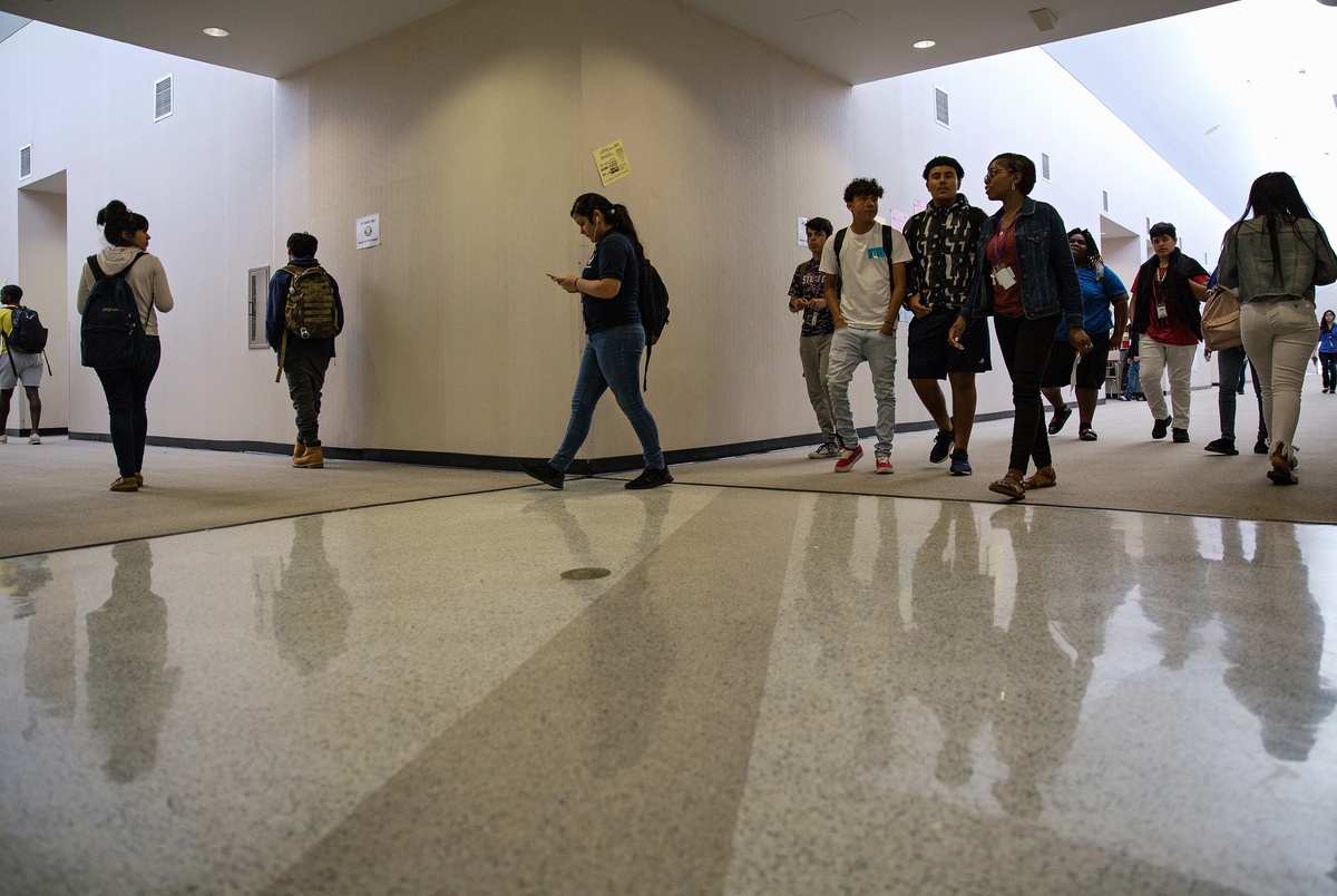 Texas Monthly – High school students’ math scores are still lagging, STAAR results show