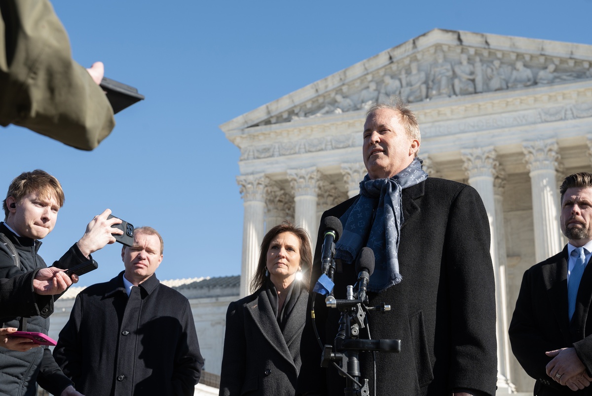Texas Monthly – Texas can require porn websites to verify users’ ages, Supreme Court rules