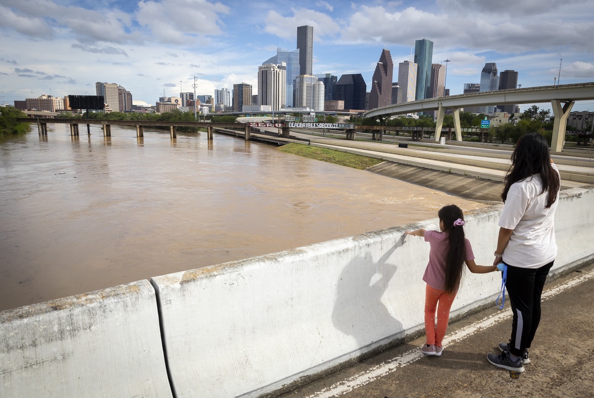 Texas Monthly – “Just my luck”: Houston begins clean up after Beryl rips through Gulf Coast