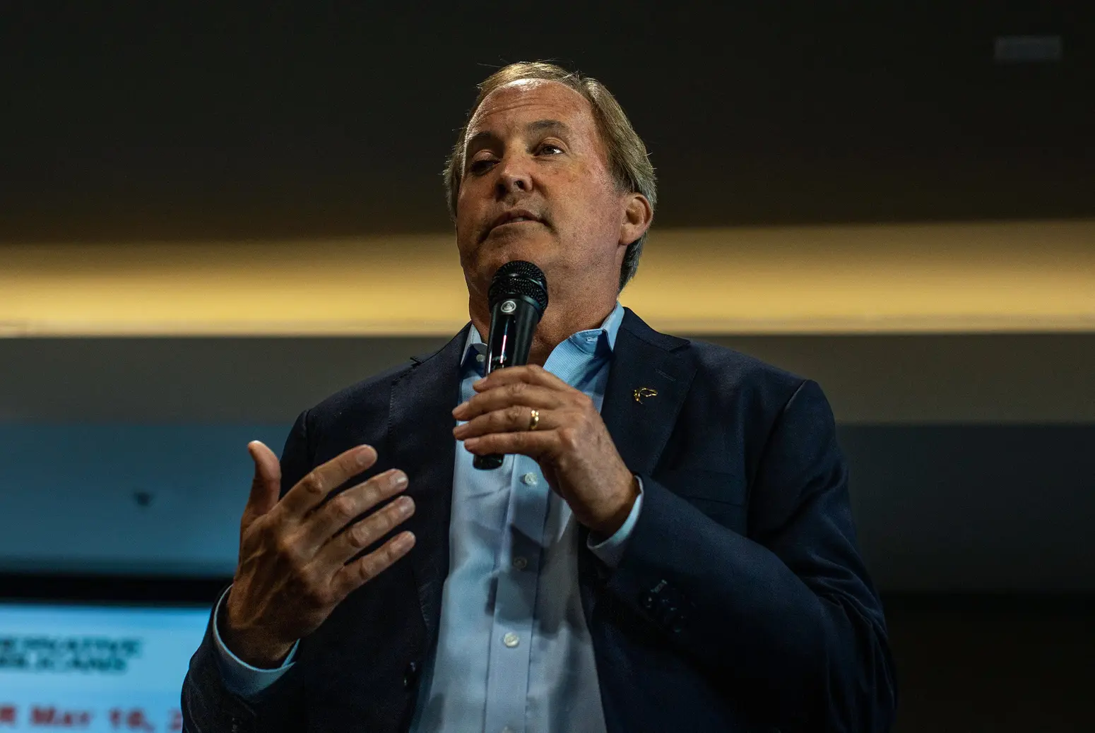 Texas Attorney General Ken Paxton fled his home to avoid being served with subpoena, court record says (texastribune.org)