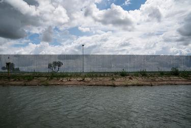 According to some engineers and hydrologists, Fisher’s new privately-funded border wall in Mission is in danger of falling into the Rio Grande.