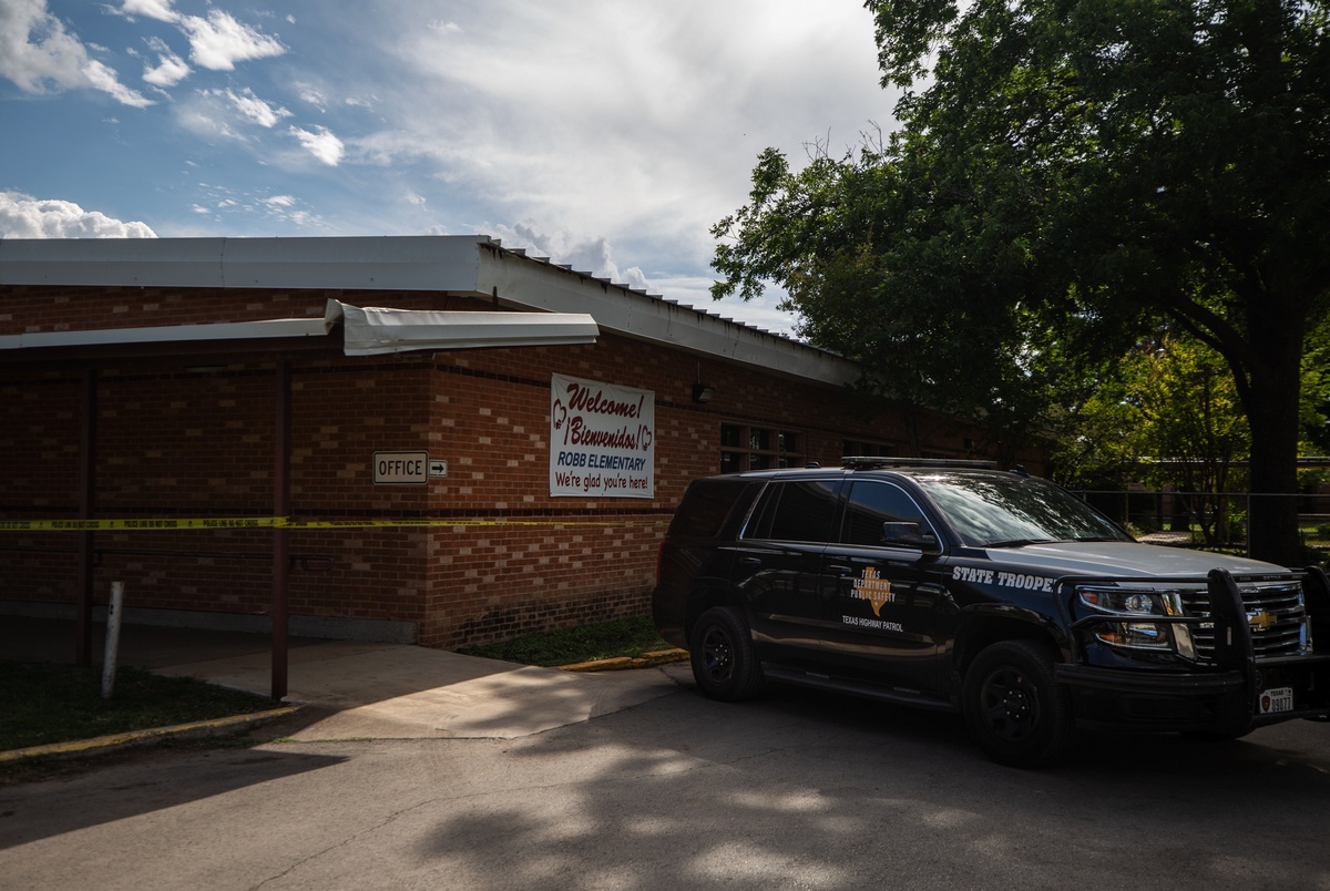 Texas Monthly – Despite grand jury investigation, officers may not face charges in Uvalde shooting response