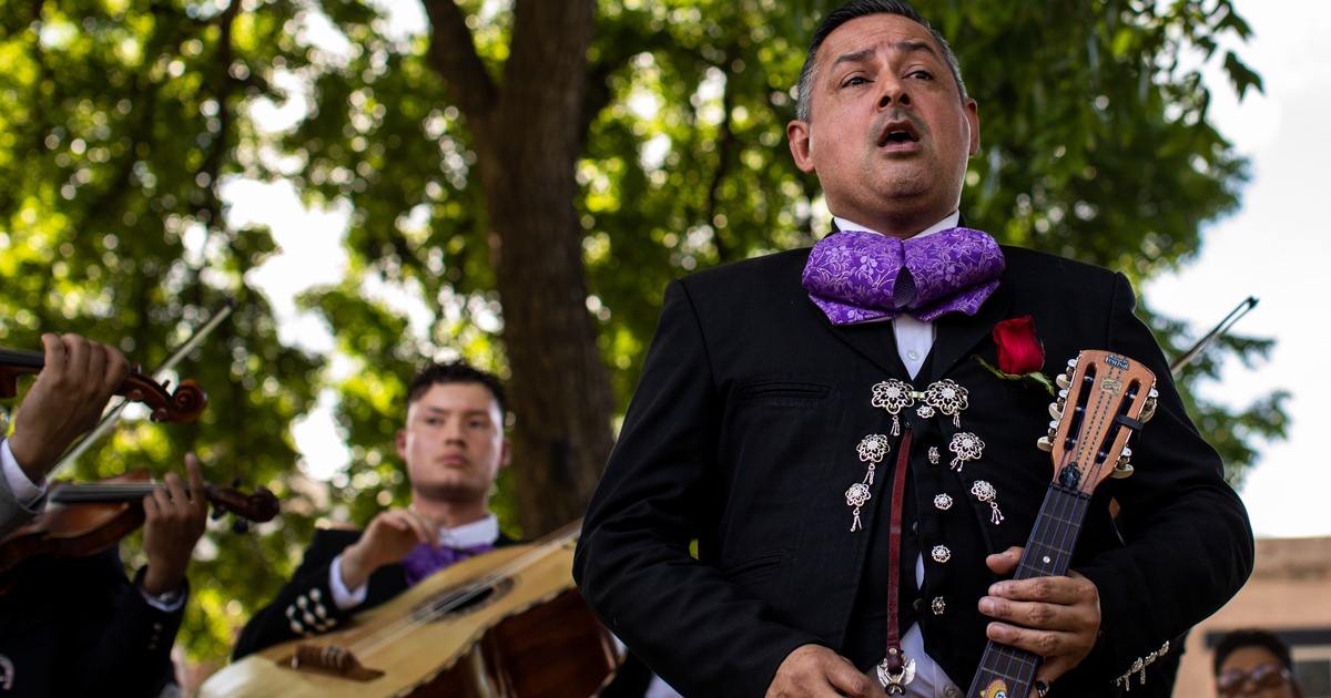 Latino artists craft tributes to the lives lost in Uvalde - Vimarsana News