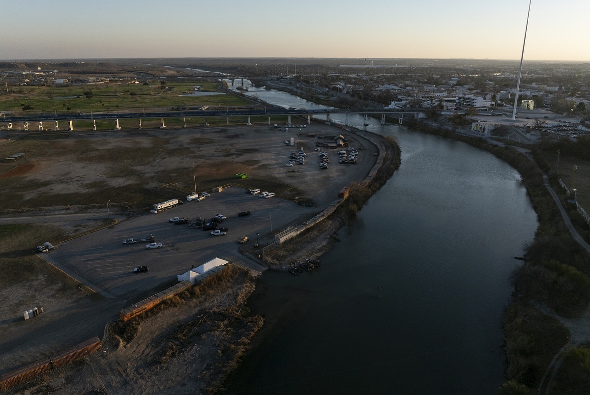 Texas Monthly – With the border quiet, Texas ponders spending another $6.5 billion on border security