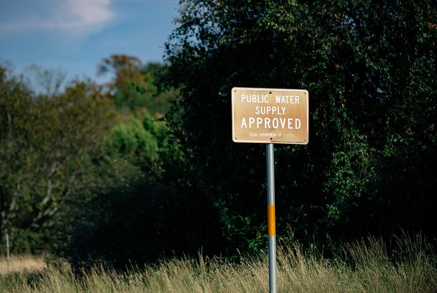 A sign certifying water quality in Buda.