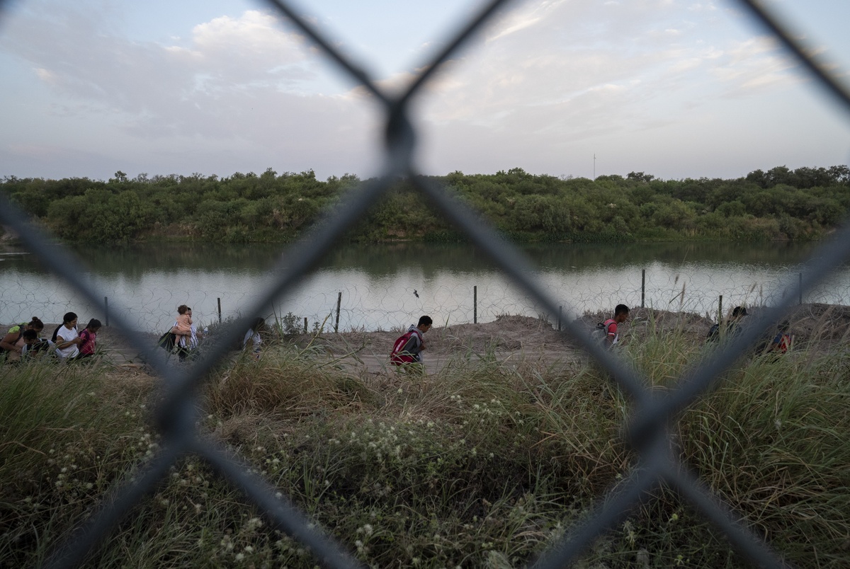 Texas Monthly – Immigrant rights groups sue Texas to halt new law allowing arrests of migrants