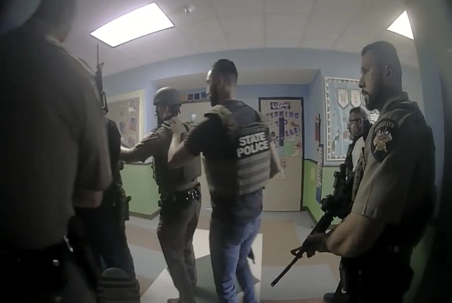 “I’m so scared”: 911 recordings reveal fear and urgency of those trapped in Uvalde elementary school (texastribune.org)