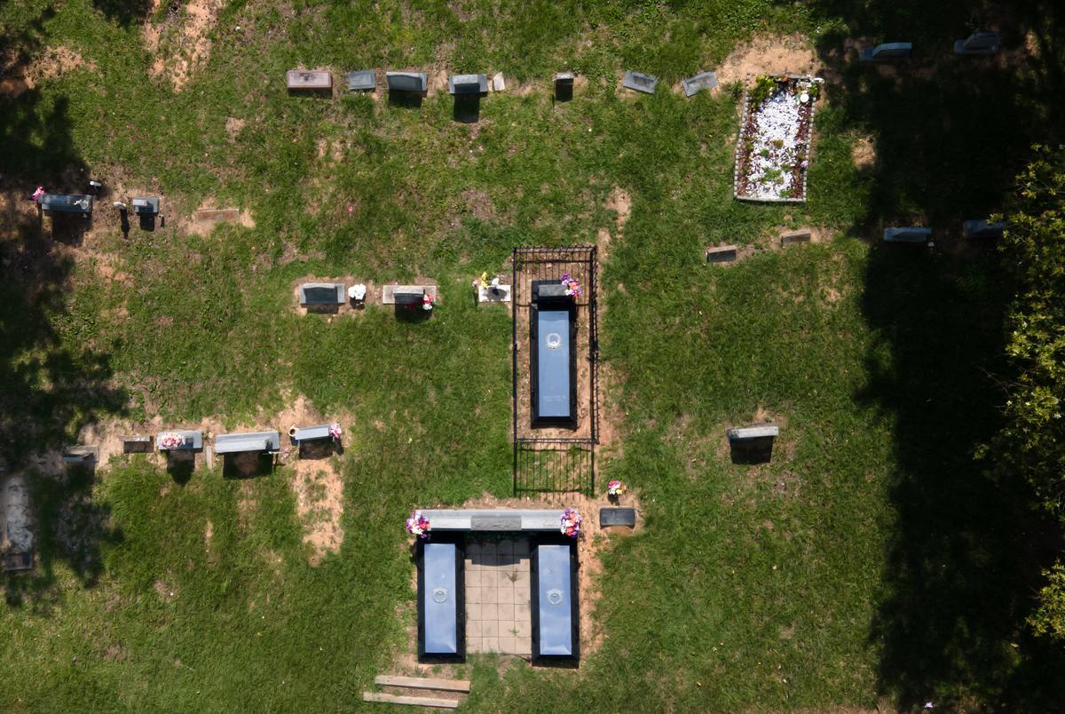 Jasper, Texas: James Byrd Jr’s burial plot May 29, 2023 at the Jasper City Cemetery in Jasper, Texas. Mark Felix/The Texas Tribune