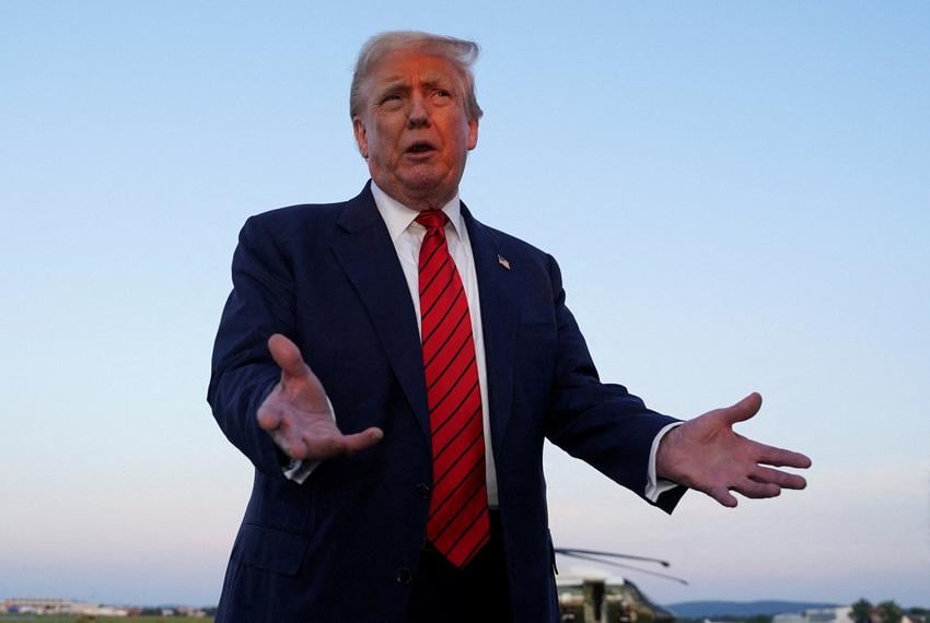 Tổng thống Donald Trump phát biểu với báo chí tại Sân bay quốc tế Lehigh Valley ở Allentown, Pennsylvania vào ngày 3 tháng 8 năm 2025.